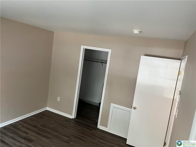 Building Photo - 511 Prospect Ave