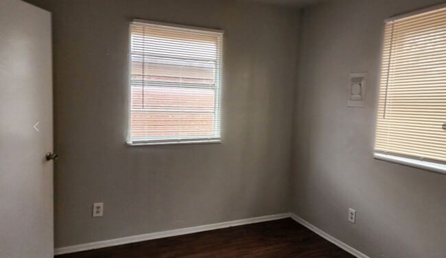 Building Photo - 3 bedroom 2 bath - SE 70th and I-35