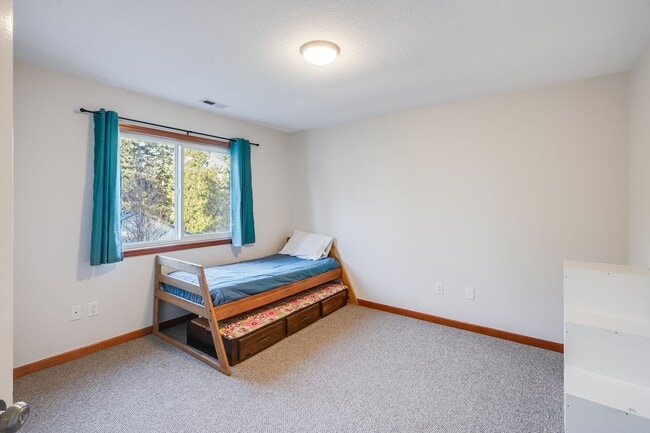 Building Photo - Beautiful 5 bed, 3 bath rental home in North Central, Gresham!