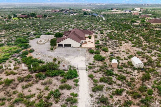 Building Photo - 31 Running Deer Mdws