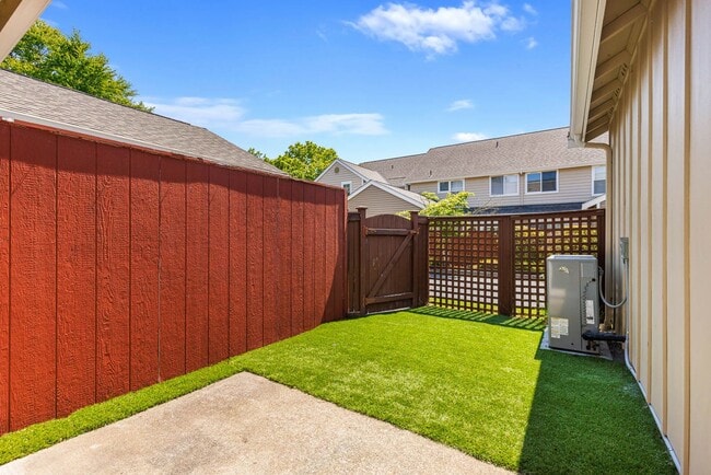 Building Photo - 15855 NE 92nd Way
