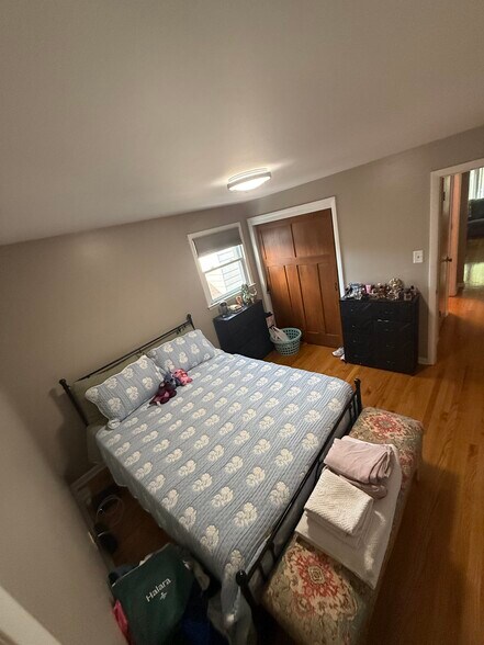 Building Photo - 529 S 74th St