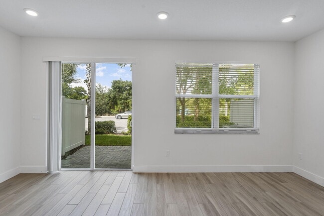 Building Photo - 247 Preserve Trl N