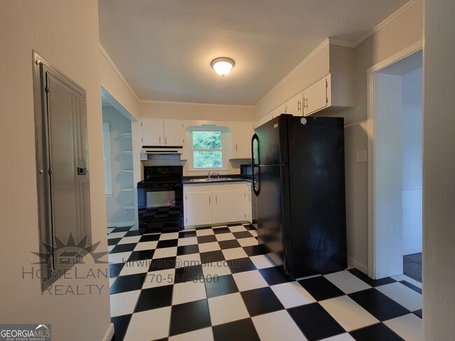 Building Photo - 432 Lakeview Dr SW