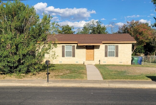 Primary Photo - 4/2/2 TOTALLY renovated home