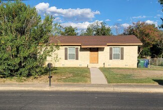 Building Photo - 4/2/2 TOTALLY renovated home