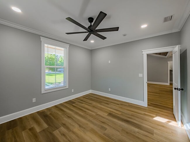 Building Photo - 807 Cherokee Ave