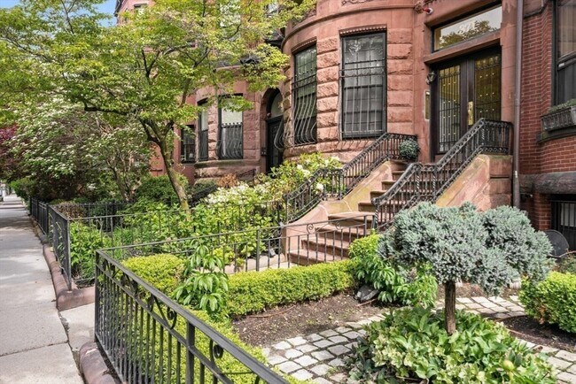 Building Photo - 371 Beacon St