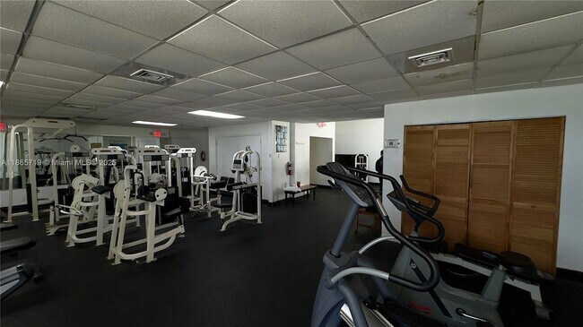 Building Photo - 3725 S Ocean Dr