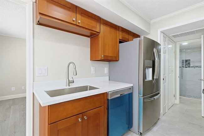 Building Photo - 2750 Holly Hall St