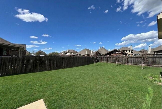 Building Photo - 123 Honey Grove