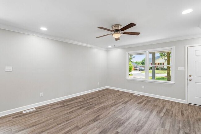 Building Photo - Great Location off of South Holden Road. 3 Bedroom 2 Bathroom Home.