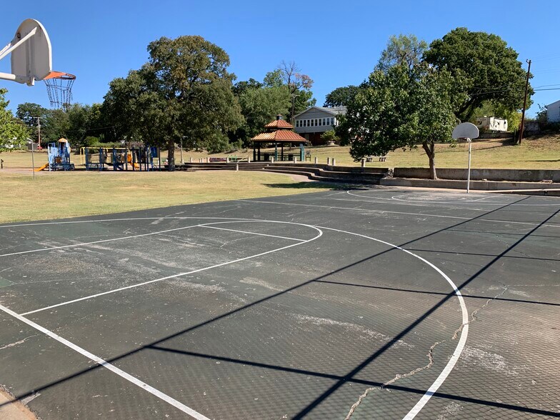 Building Photo - 1016 N Roosevelt Ave