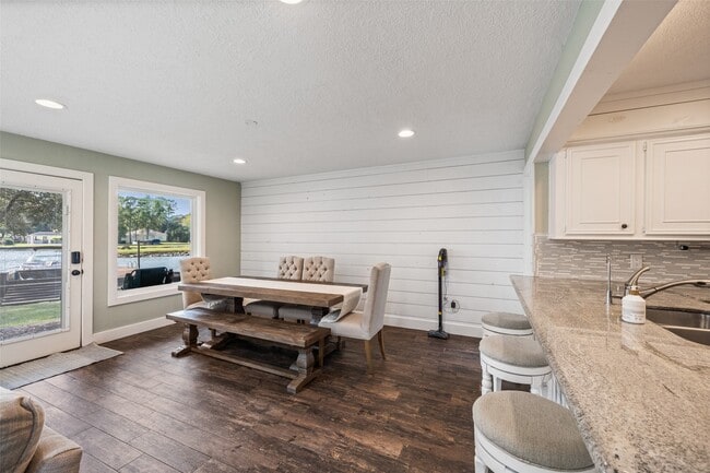 Building Photo - 3203 Poe Dr