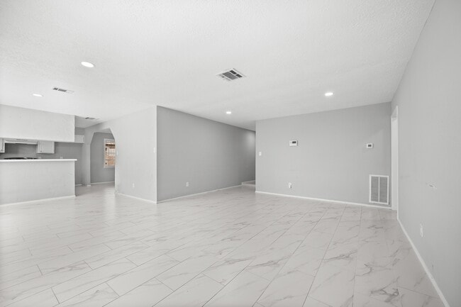 Building Photo - 13527 Montaigne Dr