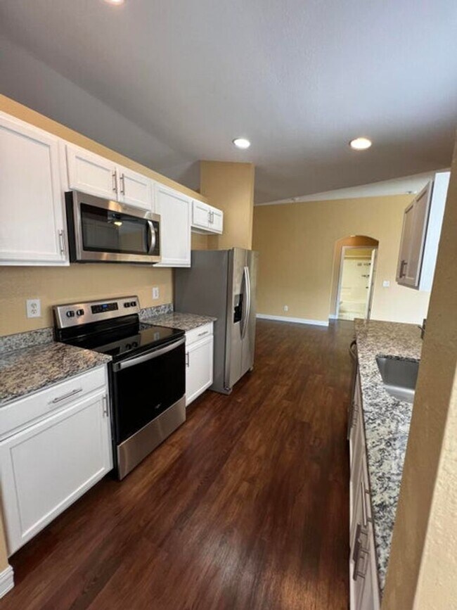 Building Photo - Annual Rental In Jensen Beach