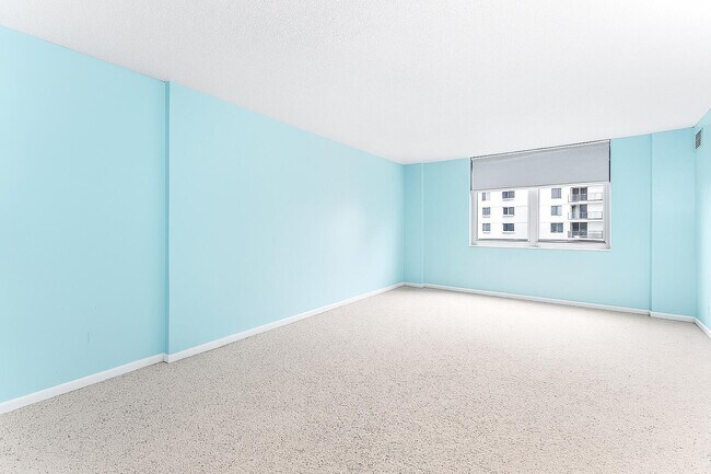 Building Photo - 3215 S Ocean Blvd