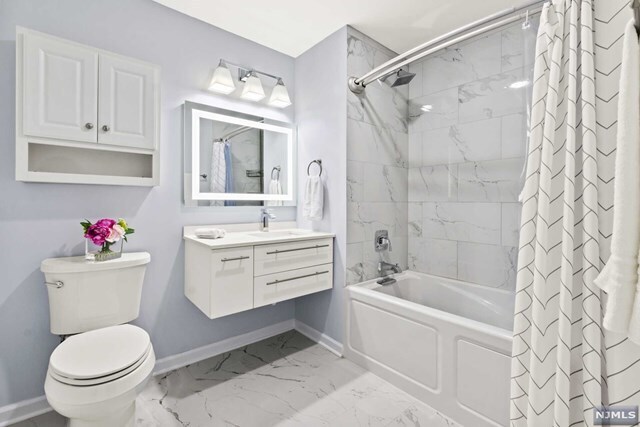 Building Photo - 509 River Rd