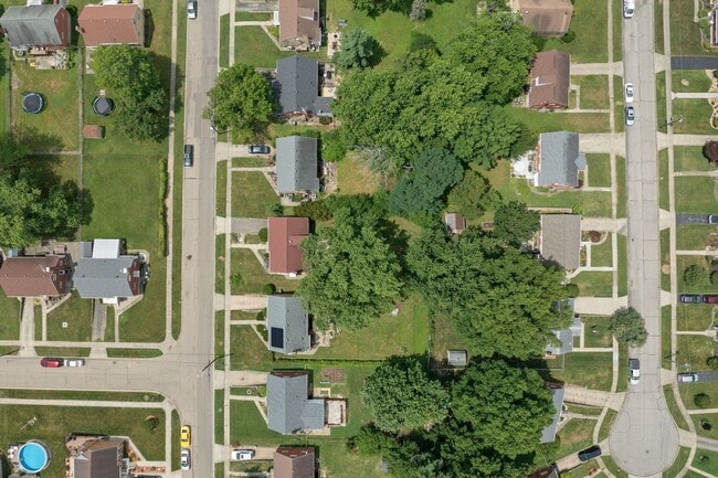 Building Photo - Delhi Township- Cute Single Family 4 bed, ...