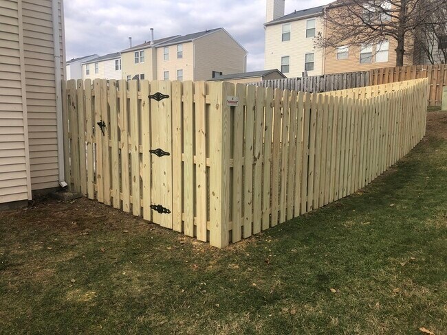 Building Photo - 8400 Brigadoon Ct