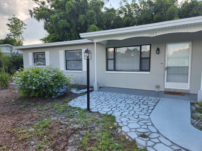 Building Photo - 1005 N Bracewell Dr