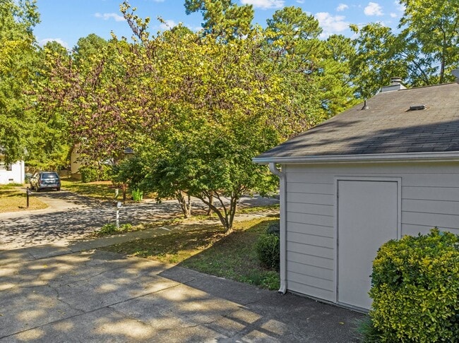 Building Photo - Gorgeous 3 Bedroom Ranch in North Raleigh, updated, pet friendly, fenced-in yard!