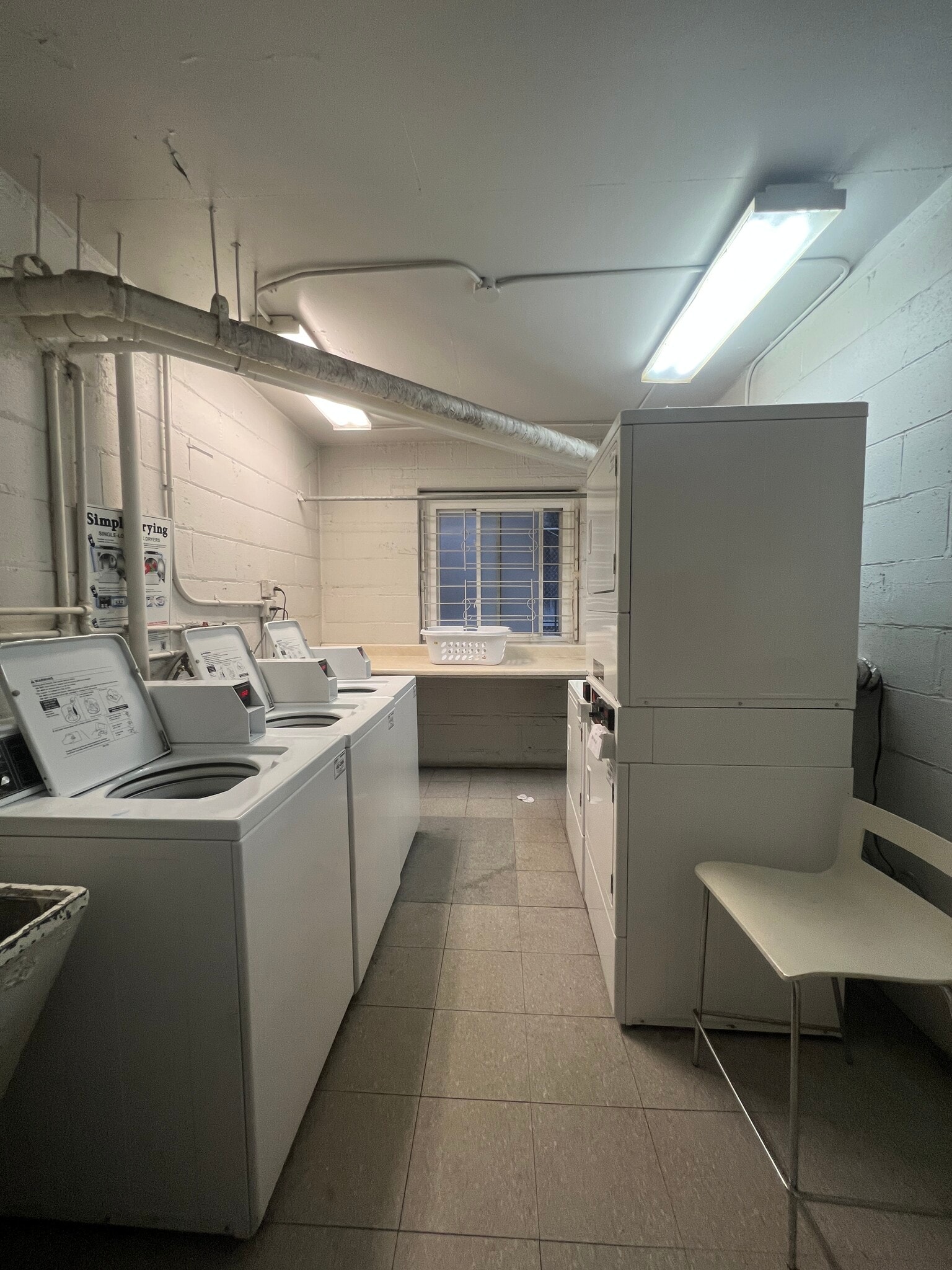 Building Photo - 736 W Buena Ave