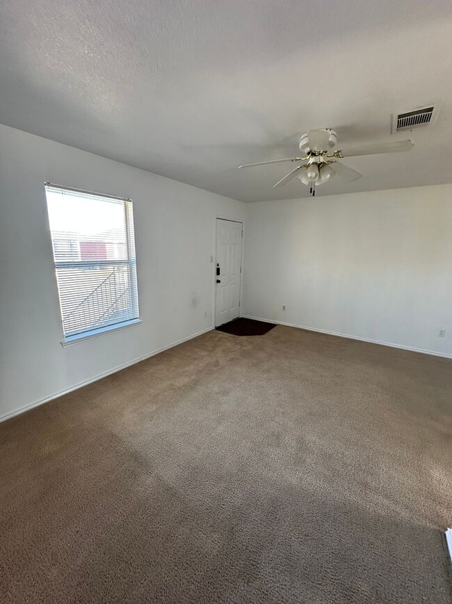 Building Photo - AVAILABLE NOW! Pets Allowed!