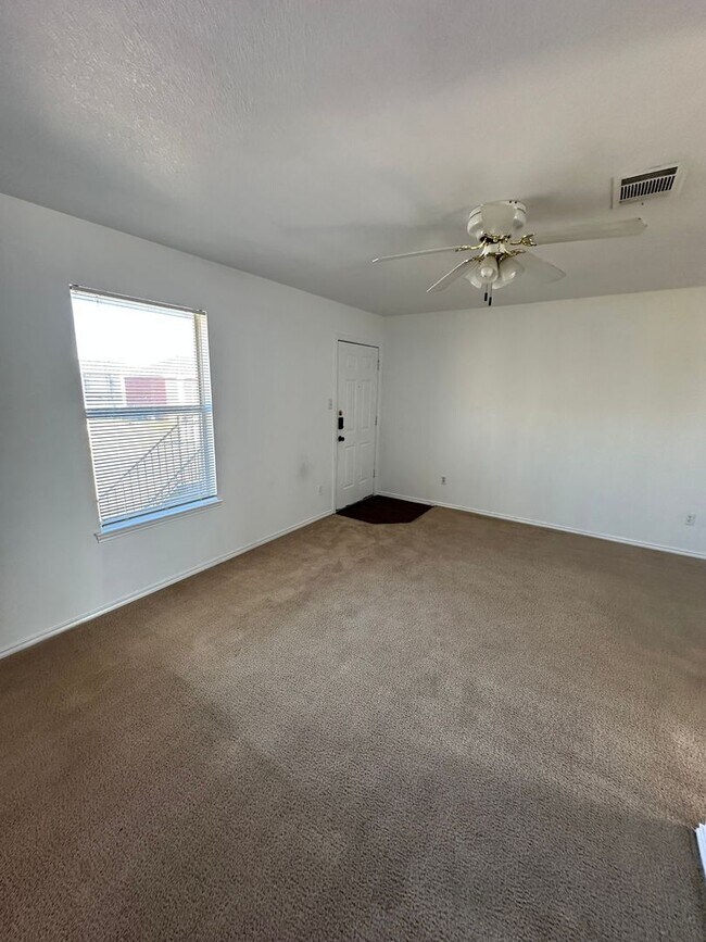 Building Photo - AVAILABLE NOW! Pets Allowed! Move in special!