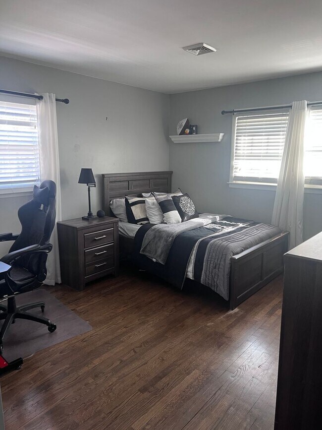 Building Photo - 724 Anna Pl