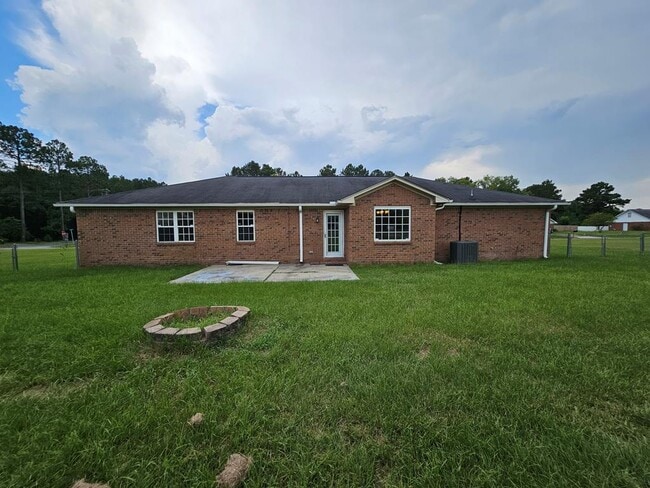 Building Photo - 2805 Drake St