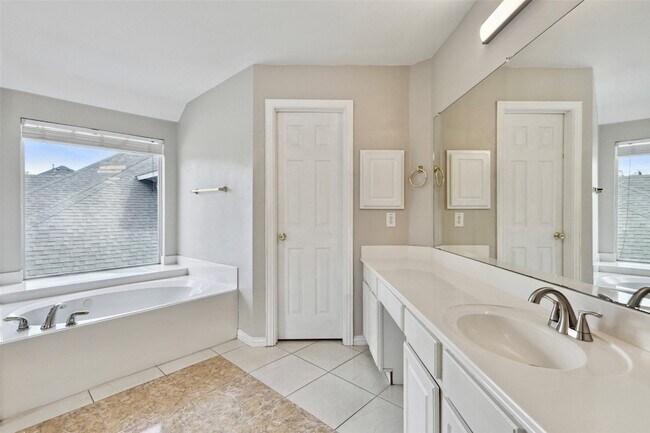 Building Photo - 1506 Mossy Glen Ct