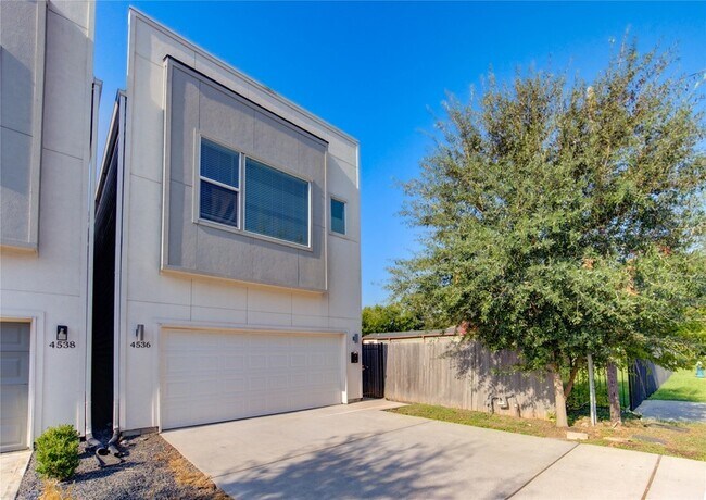 Building Photo - 4536 Sunflower St