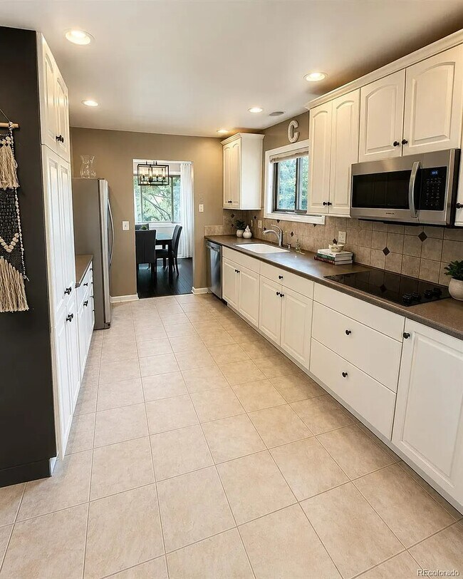 Building Photo - 6136 High Dr