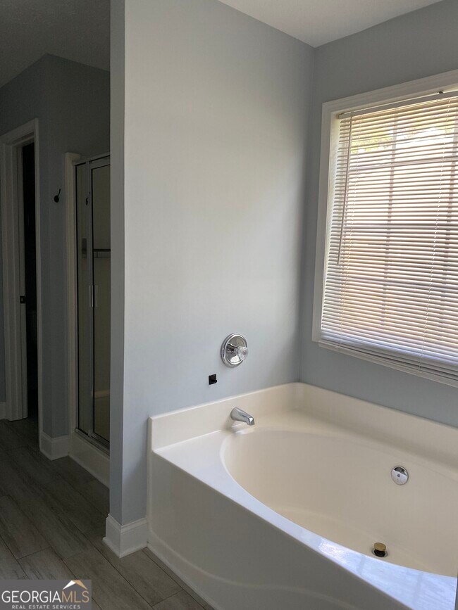 Building Photo - 900 Harbins View Dr