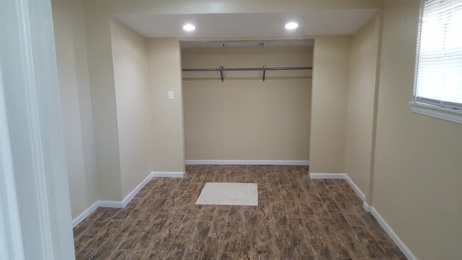 Building Photo - 519 N Waukegan Rd