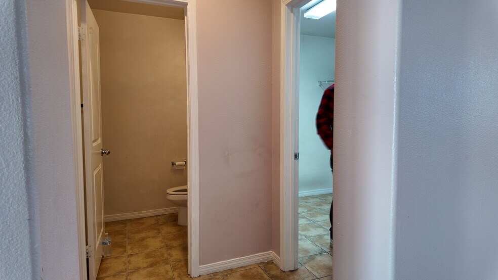 Building Photo - 5769 Paddington Dr