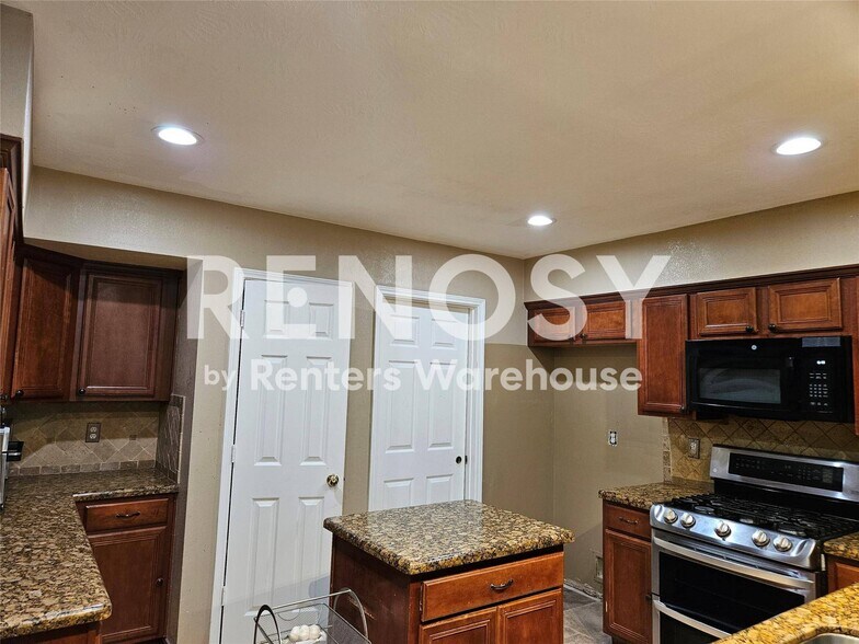 Building Photo - 8807 Vista Springs Dr
