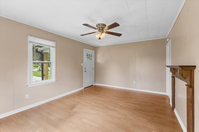 Building Photo - 530 Lakeview St