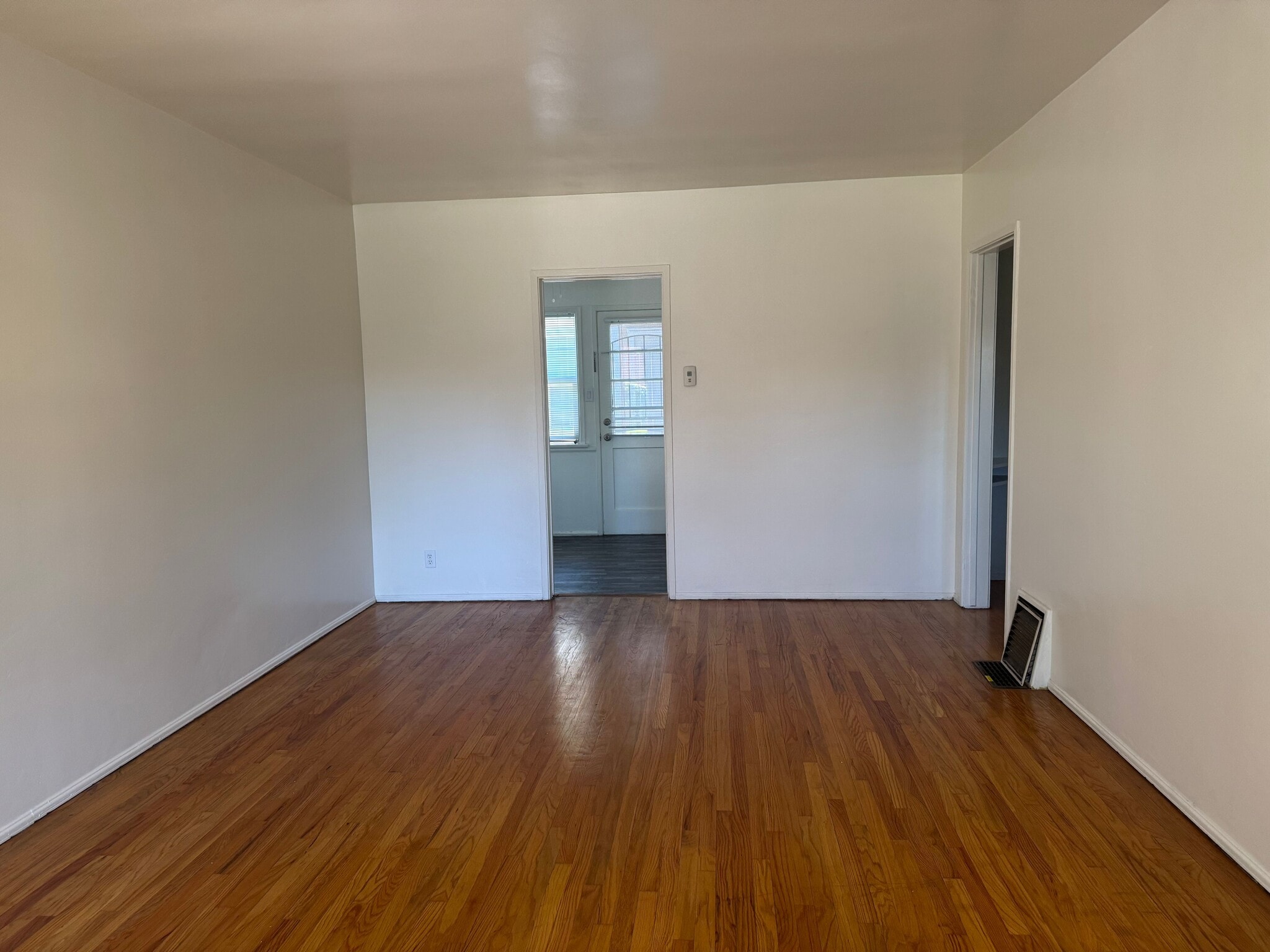 Building Photo - 11637 Magnolia Blvd