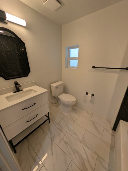 Building Photo - 164 Willow Rd NW