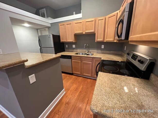Building Photo - Short North 1 BR Brownstone