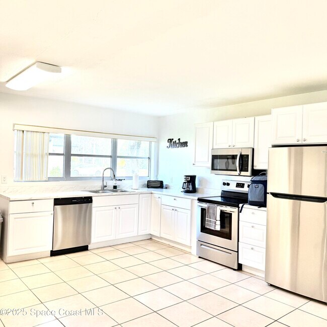 Building Photo - 400 Espanola Way
