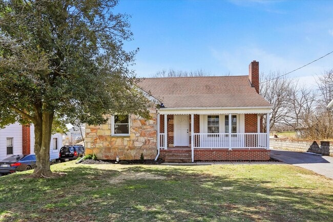 Building Photo - Beautiful three-bedroom single family home...