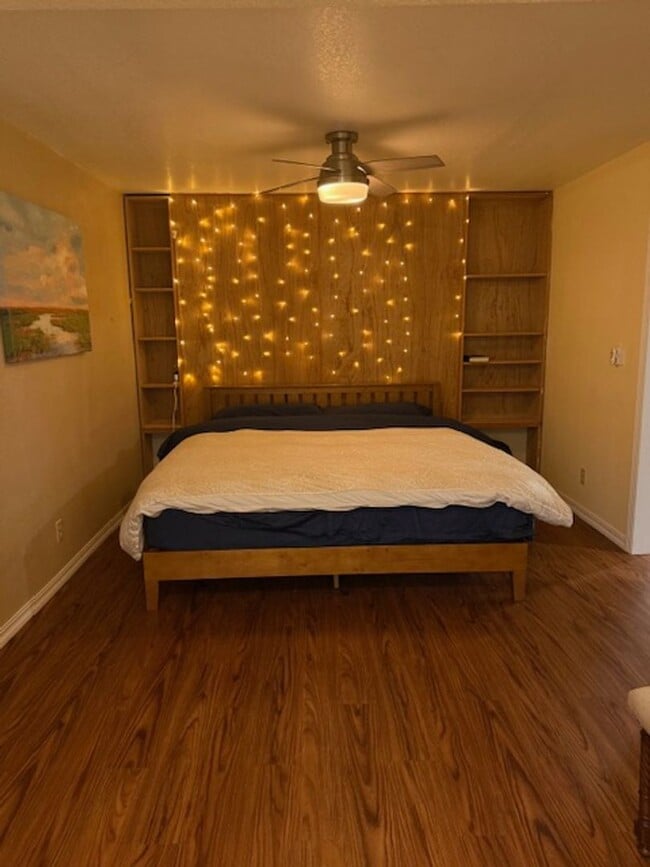 Building Photo - Charming Craftsman in Sunny Coquille! Mont...