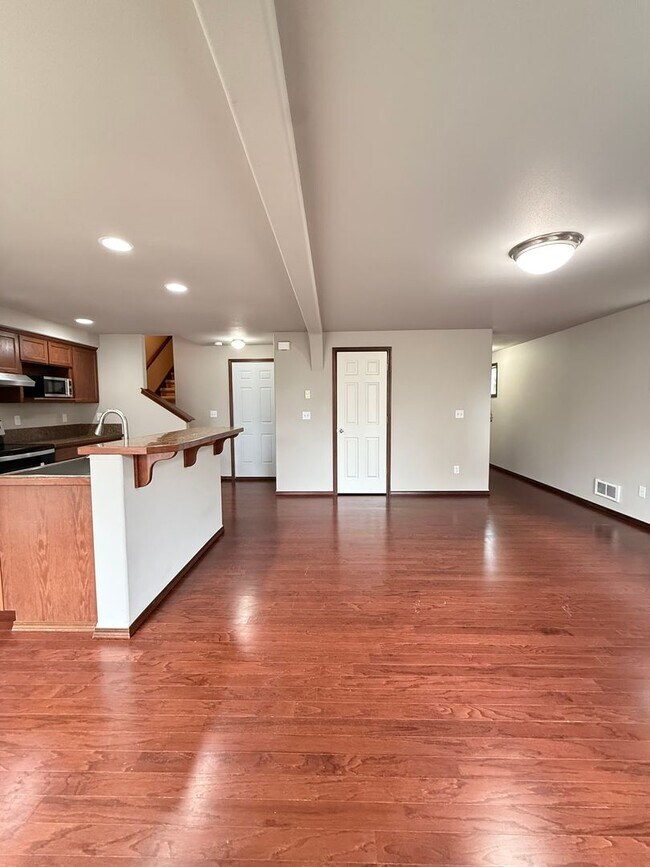 Building Photo - Modern 3BR/2.5BTH Home For Rent in Prime Marysville Location