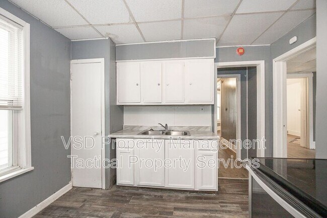 Building Photo - 1583 E 84th St