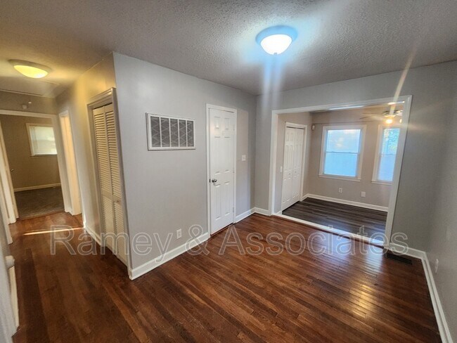 Building Photo - 3022 Betty Ln