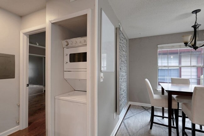 Building Photo - Charming 2BR Condo in Alpharetta