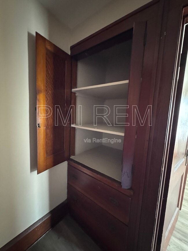 Building Photo - 1023 Harrison Ave SW